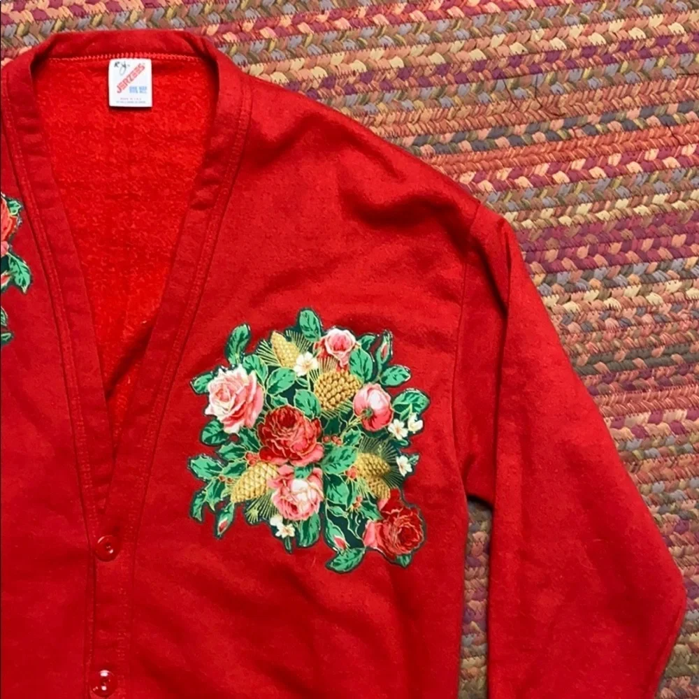 VINTAGE RED FLORAL CARDIGAN SWEATER